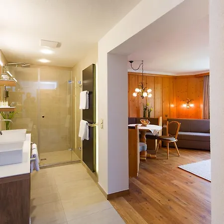 Haller's Geniesserhotel 4* Mittelberg