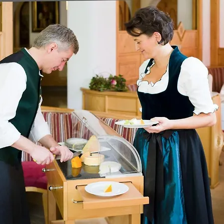 Haller's Geniesserhotel 4* Mittelberg